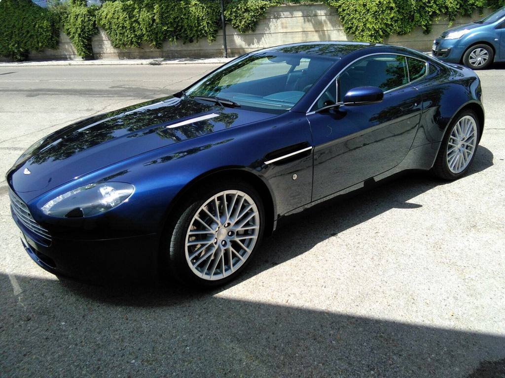 Más  cerca  de  lo  que  piensas…  Aston Martin Vantage