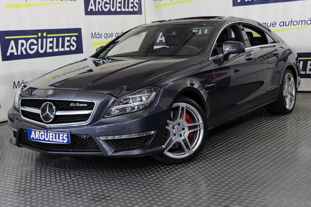 El sedán que quiso vestirse de coupé