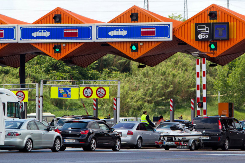 ¿Por qué las placas de matrícula no usan vocales?