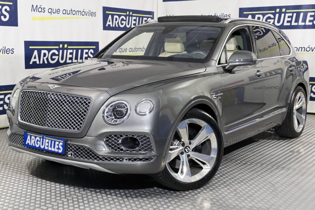 Bentley Bentayga 6.0 W12 Mulliner 608 CV: Lujo Británico y Potencia Desbordante en Madrid